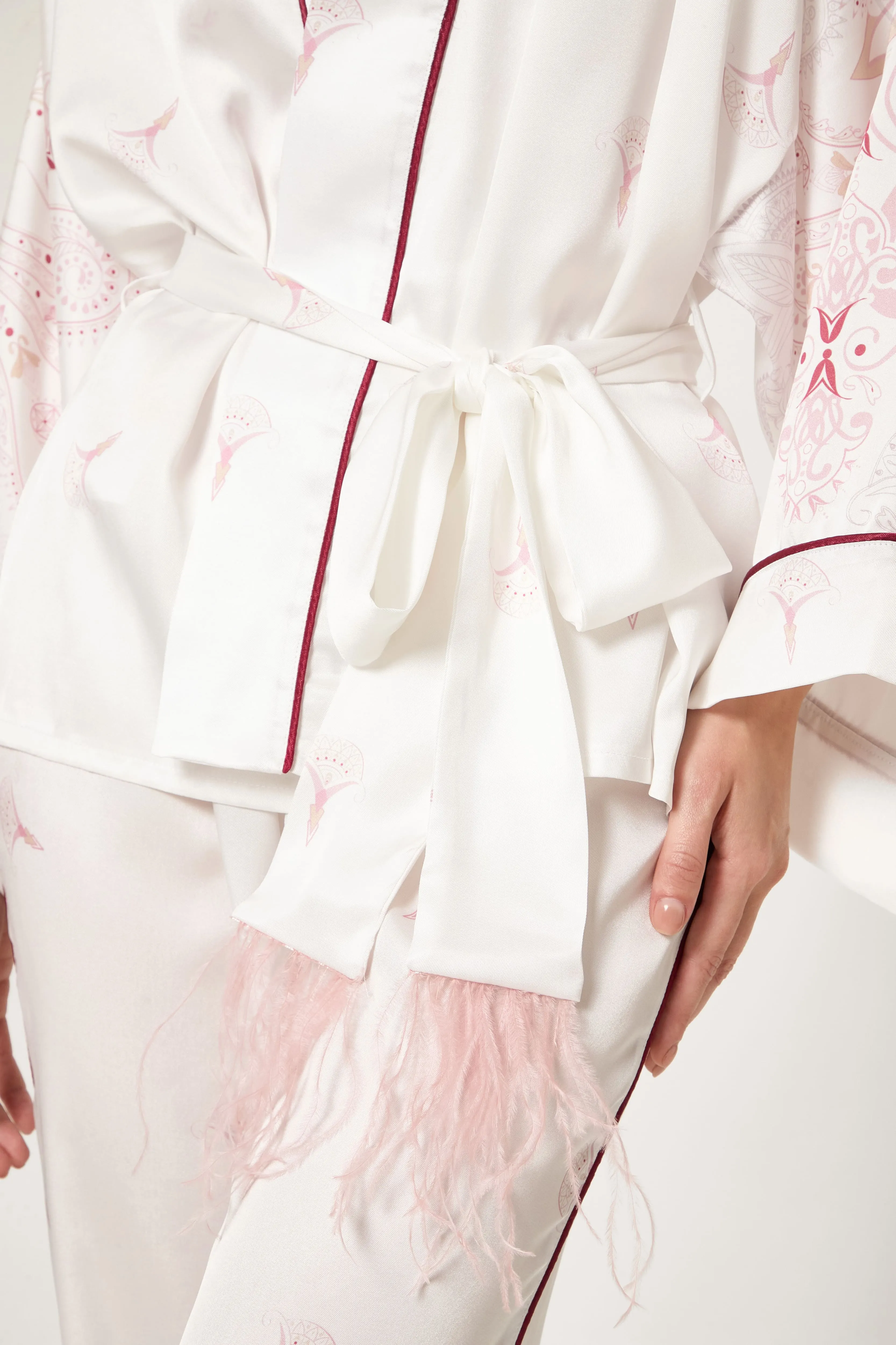 Женский белый костюм Melia ( халат, штаны ) 5