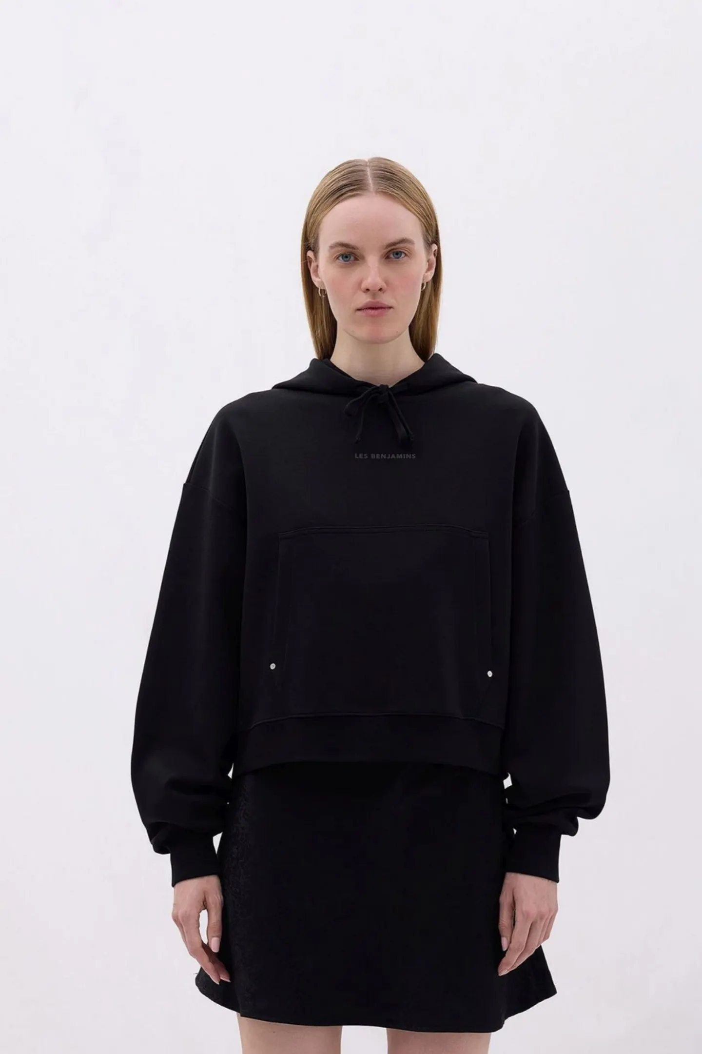 Женская черная толстовка 1