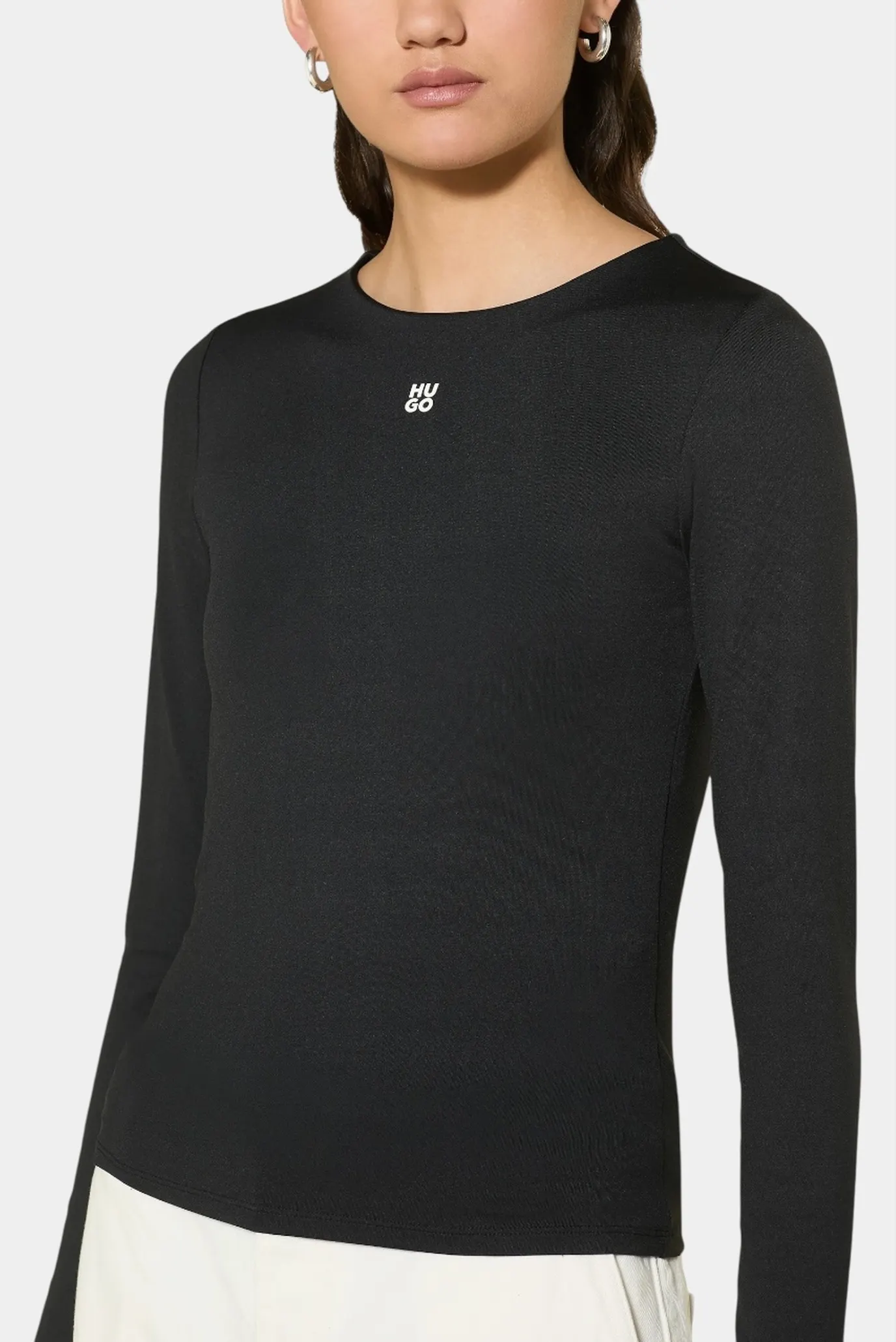 Жіночий чорний лонгслів 2