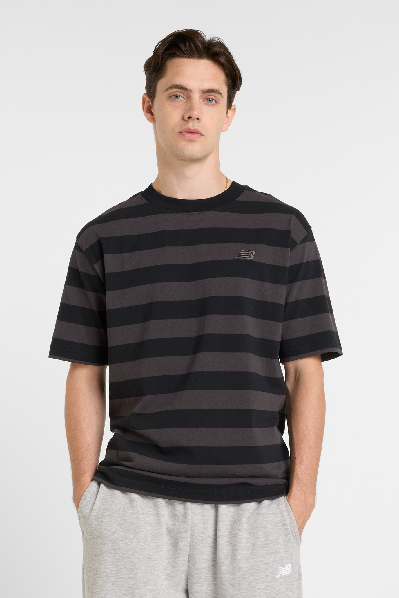 Мужская черная футболка в полоску Athletics Cotton Thick Stripe Черный XXL New Balance MT51524BK Мужская черная футболка в полоску Athletics Cotton Thick Stripe Черный XXL New Balance MT51524BK