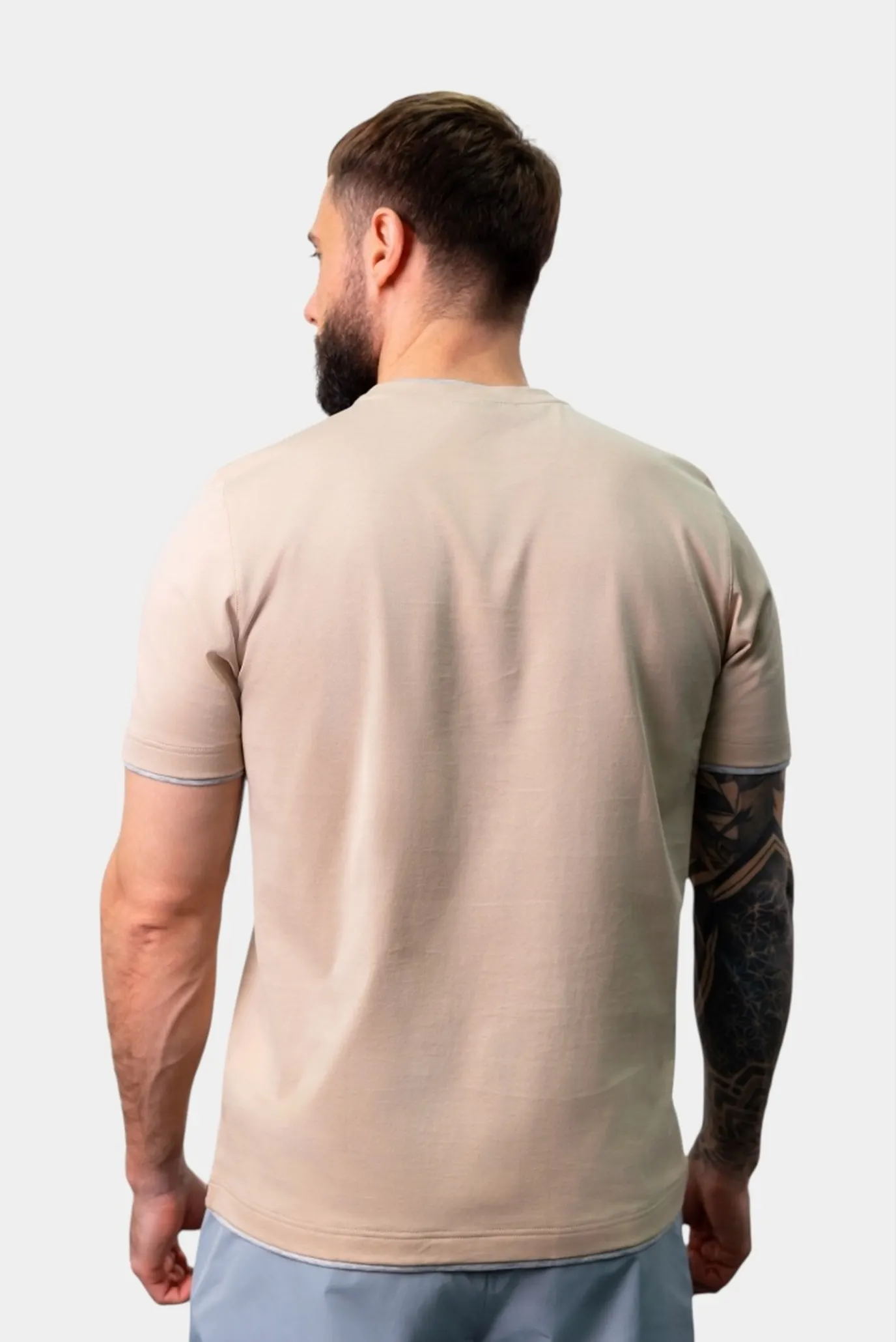 Чоловіча бежева футболка 3
