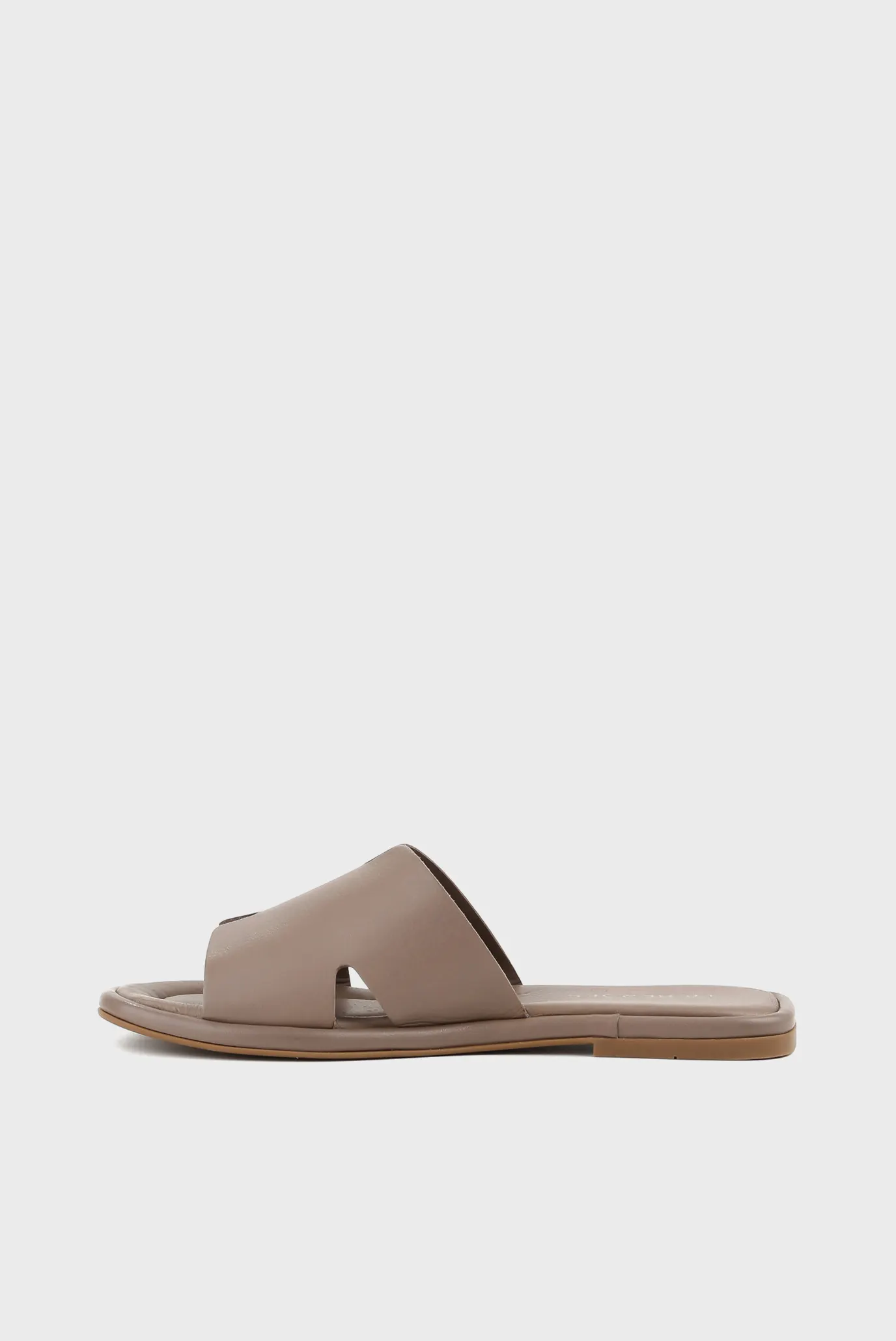 Жіночі бежеві шкіряні шльопанці 2