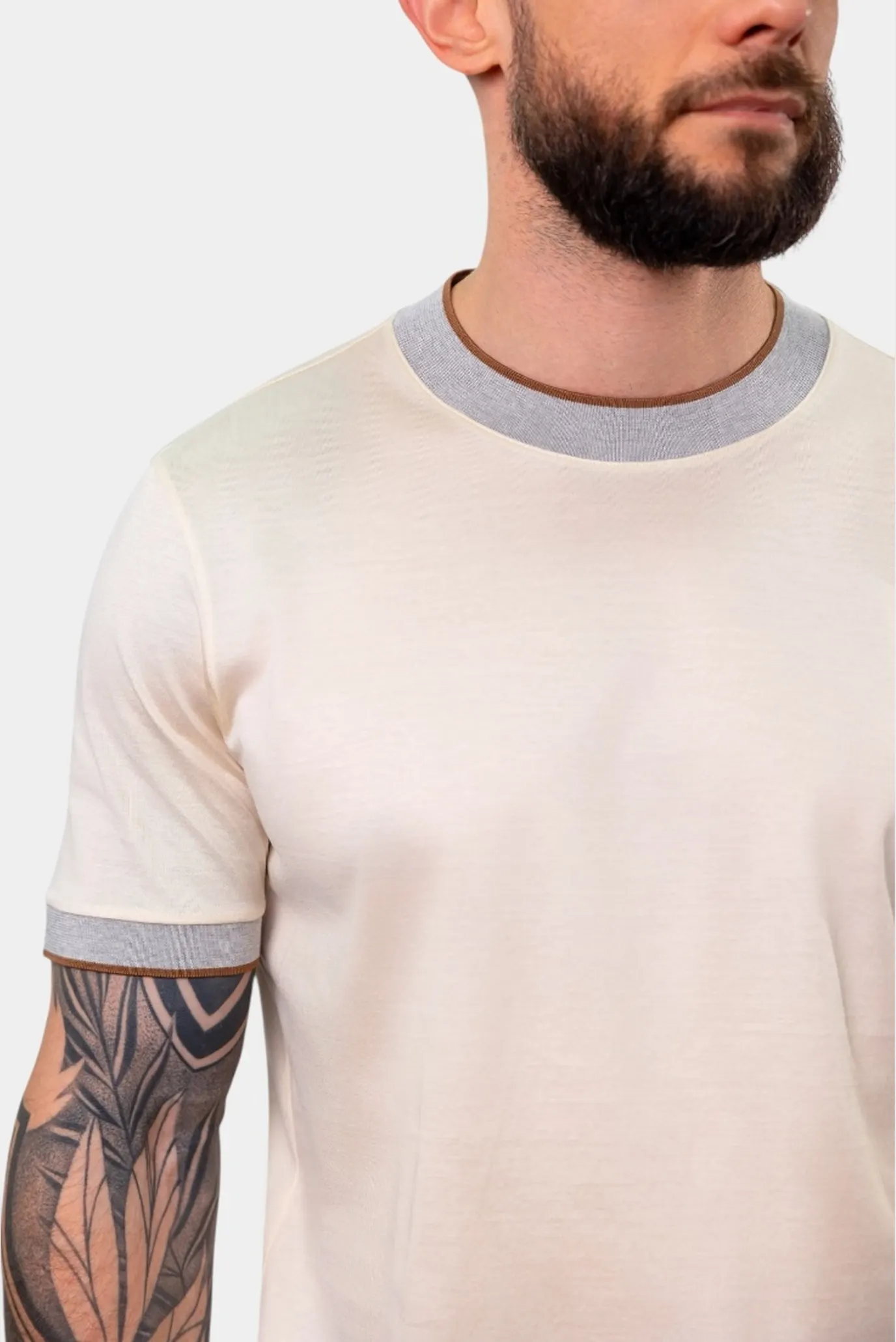 Чоловіча бежева футболка 3