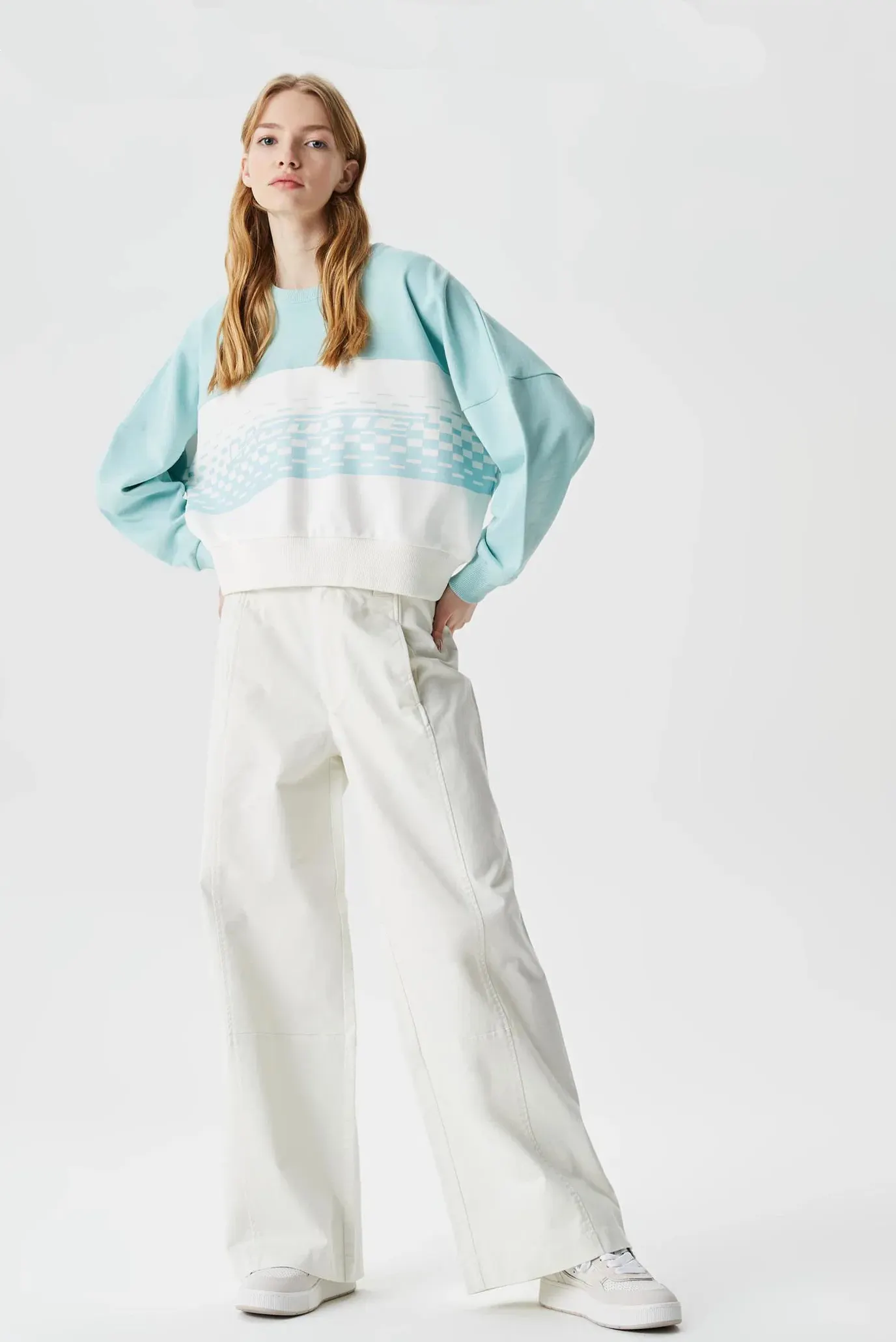 Женский голубой свитшот 3