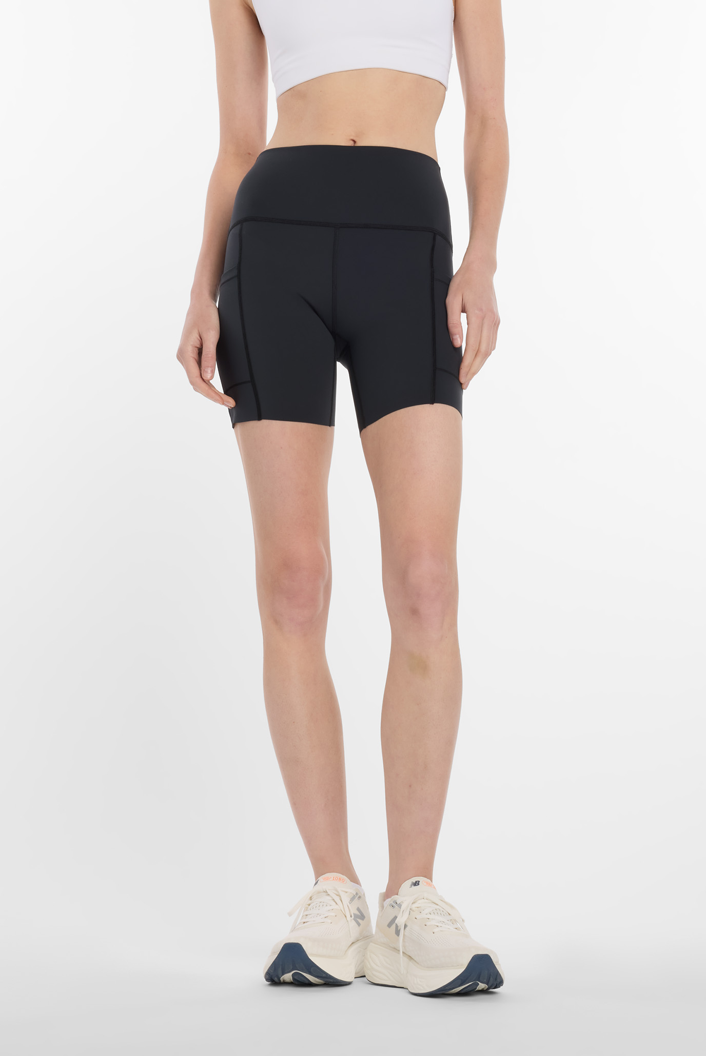 Женские черные шорты NB Sleek Pocket High Rise Short 6" Черный L New Balance WS51271BK Женские черные шорты NB Sleek Pocket High Rise Short 6" Черный L New Balance WS51271BK