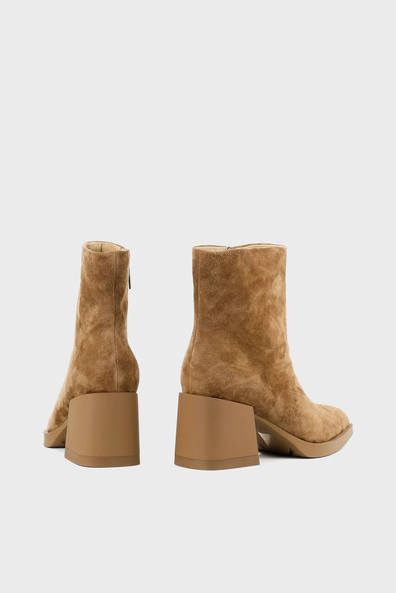 Женские коричневые замшевые ботильоны 2