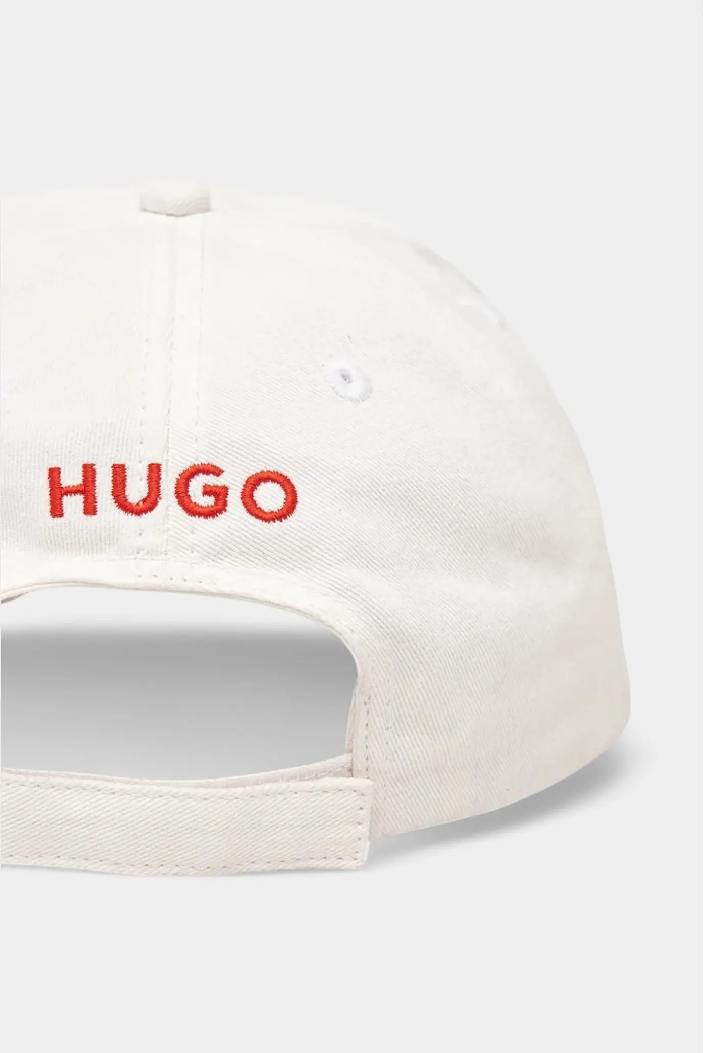 Жіноча біла кепка 3