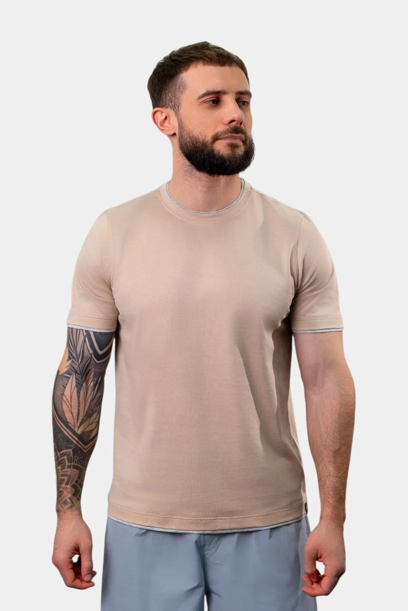 Чоловіча бежева футболка 2