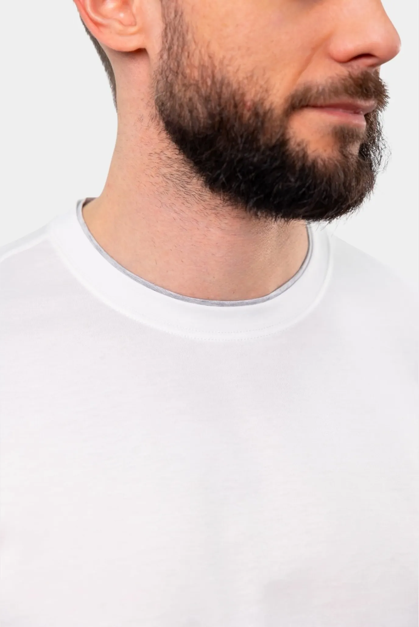 Чоловіча біла футболка 4