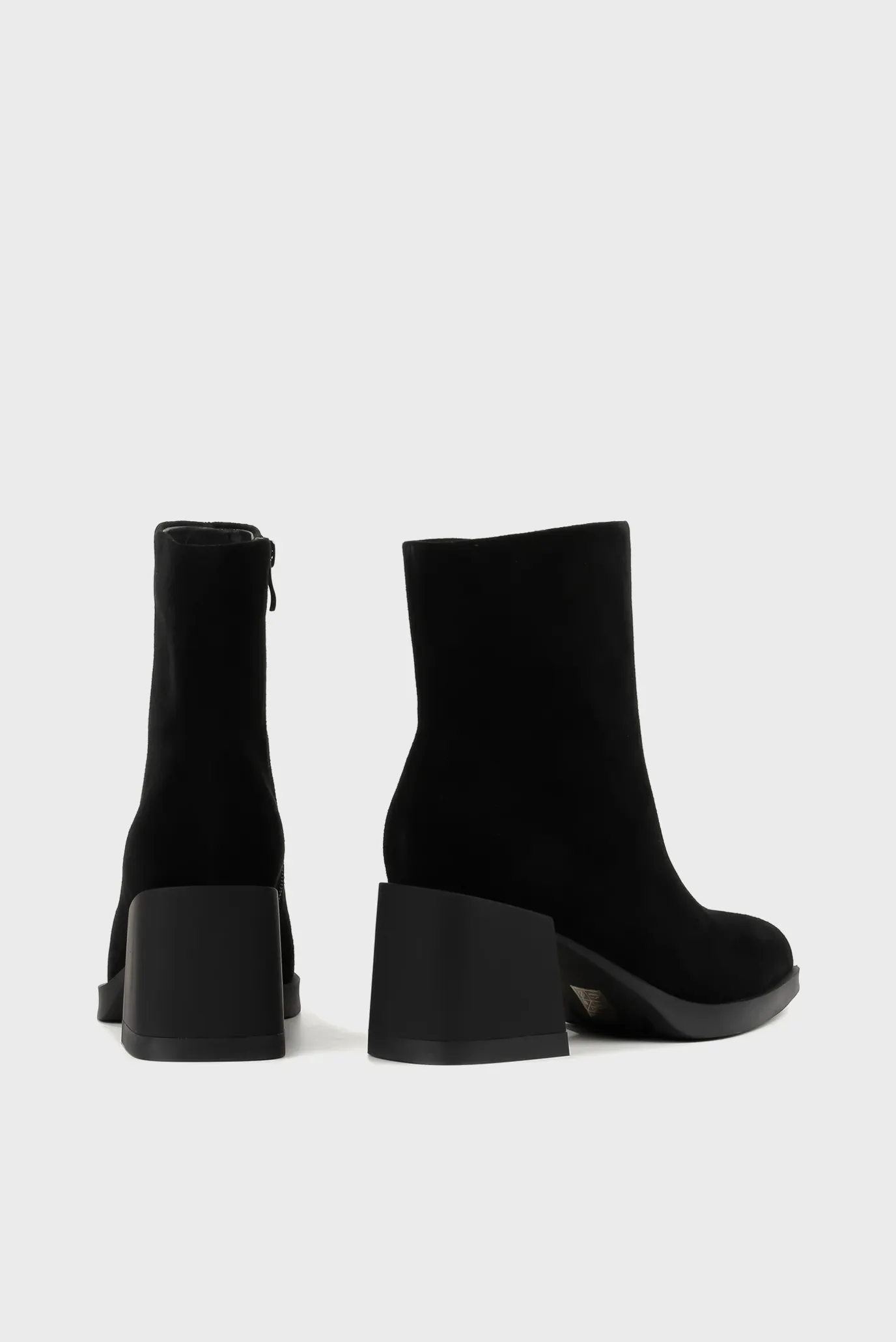 Женские черные замшевые ботильоны 5