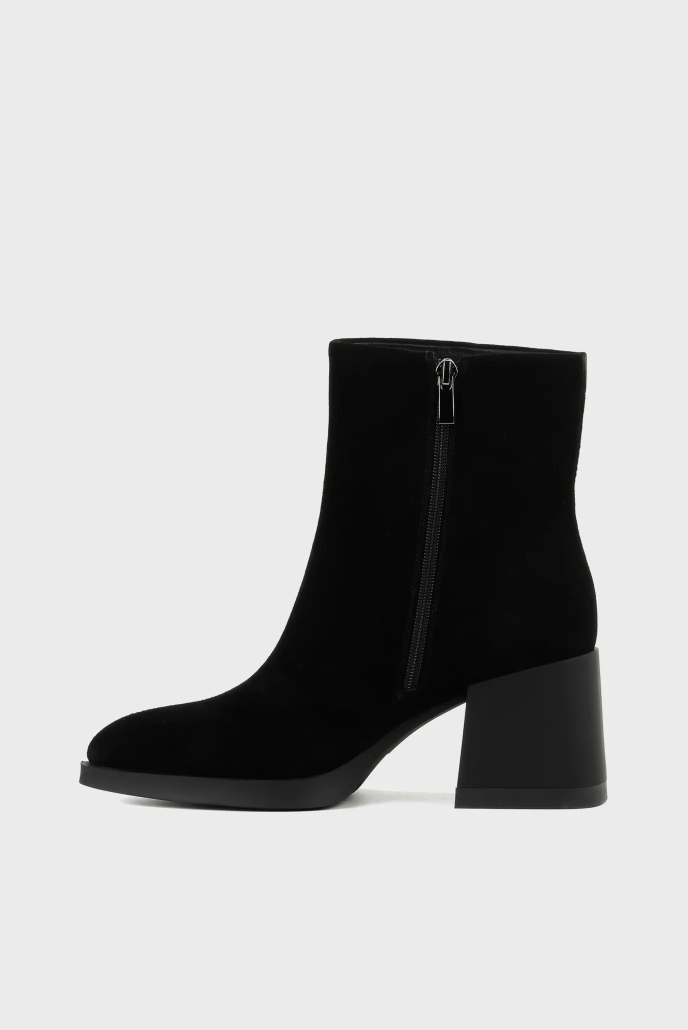 Женские черные замшевые ботильоны 2