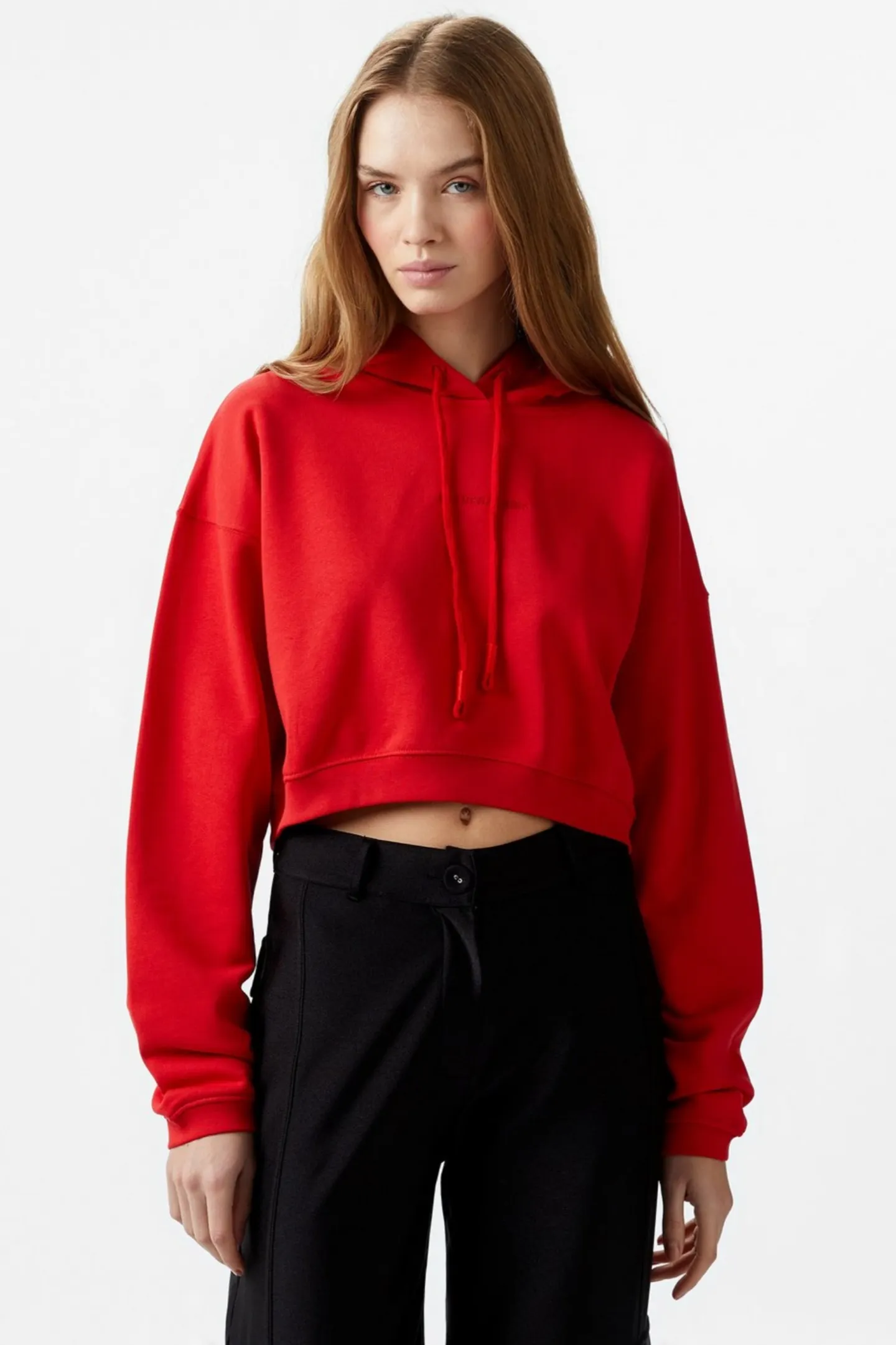 Женская красная толстовка 1