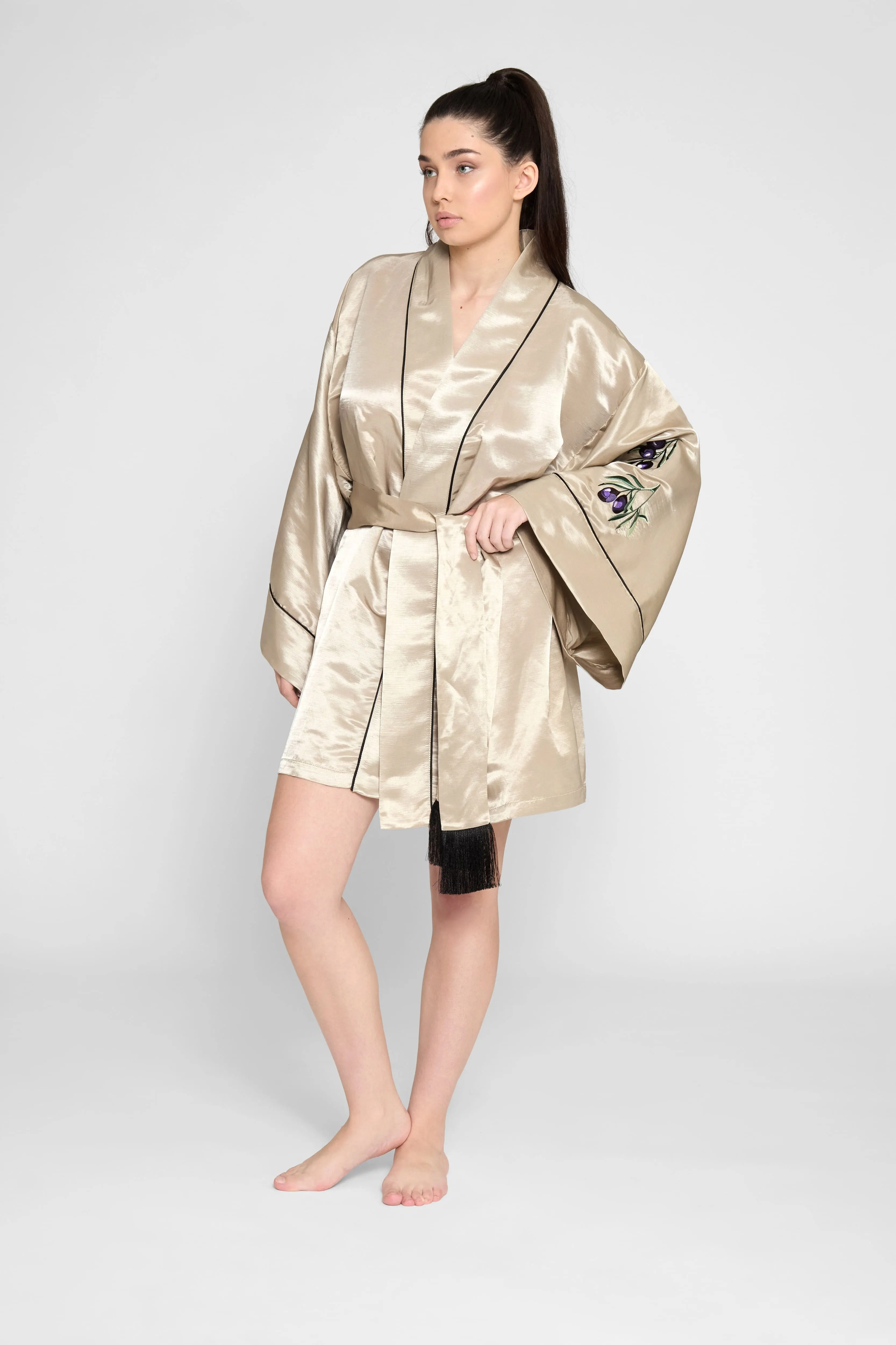 Женский оливковий халат кимоно с вышивкой Oliva 1