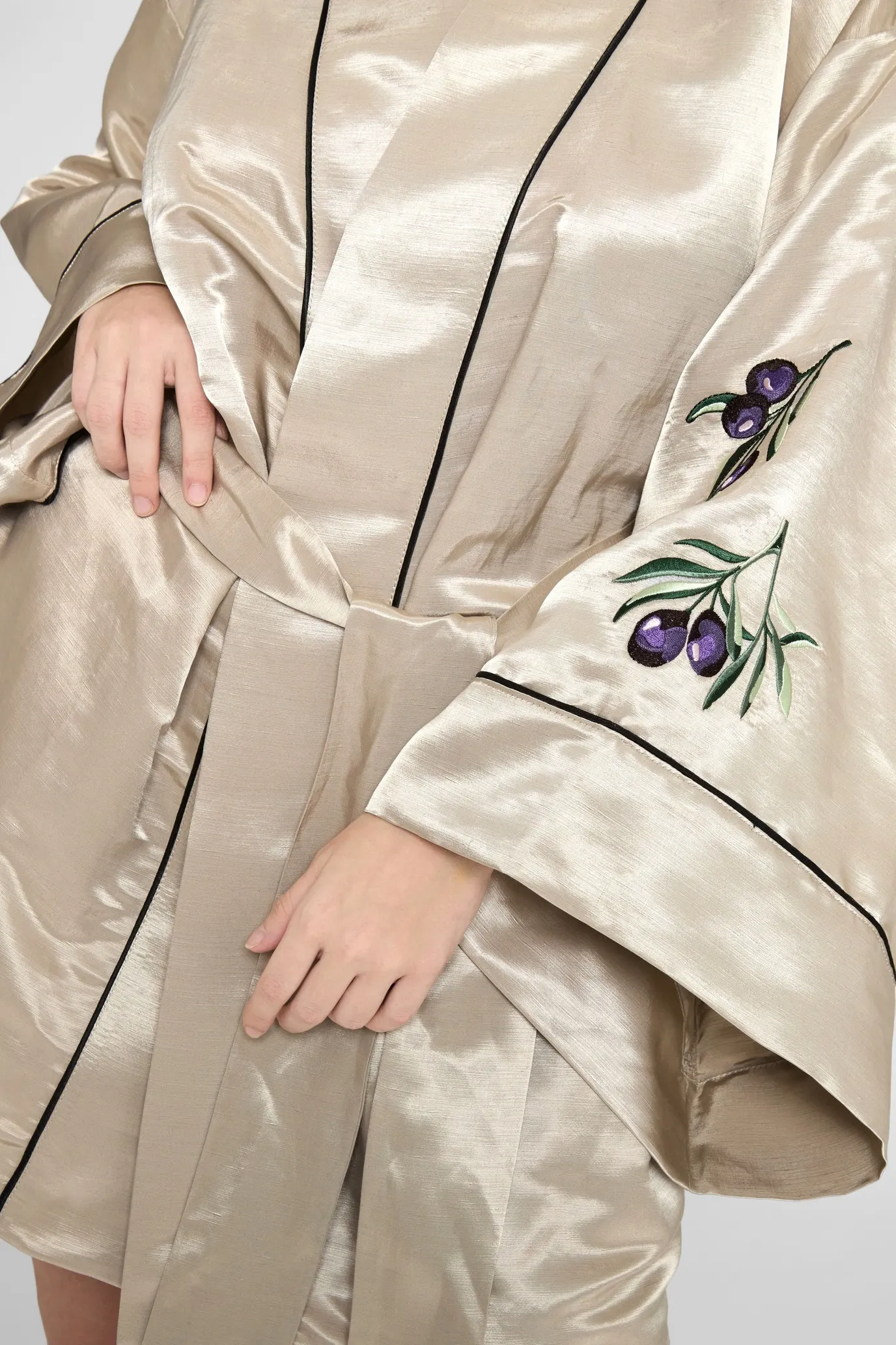 Женский оливковий халат кимоно с вышивкой Oliva 4
