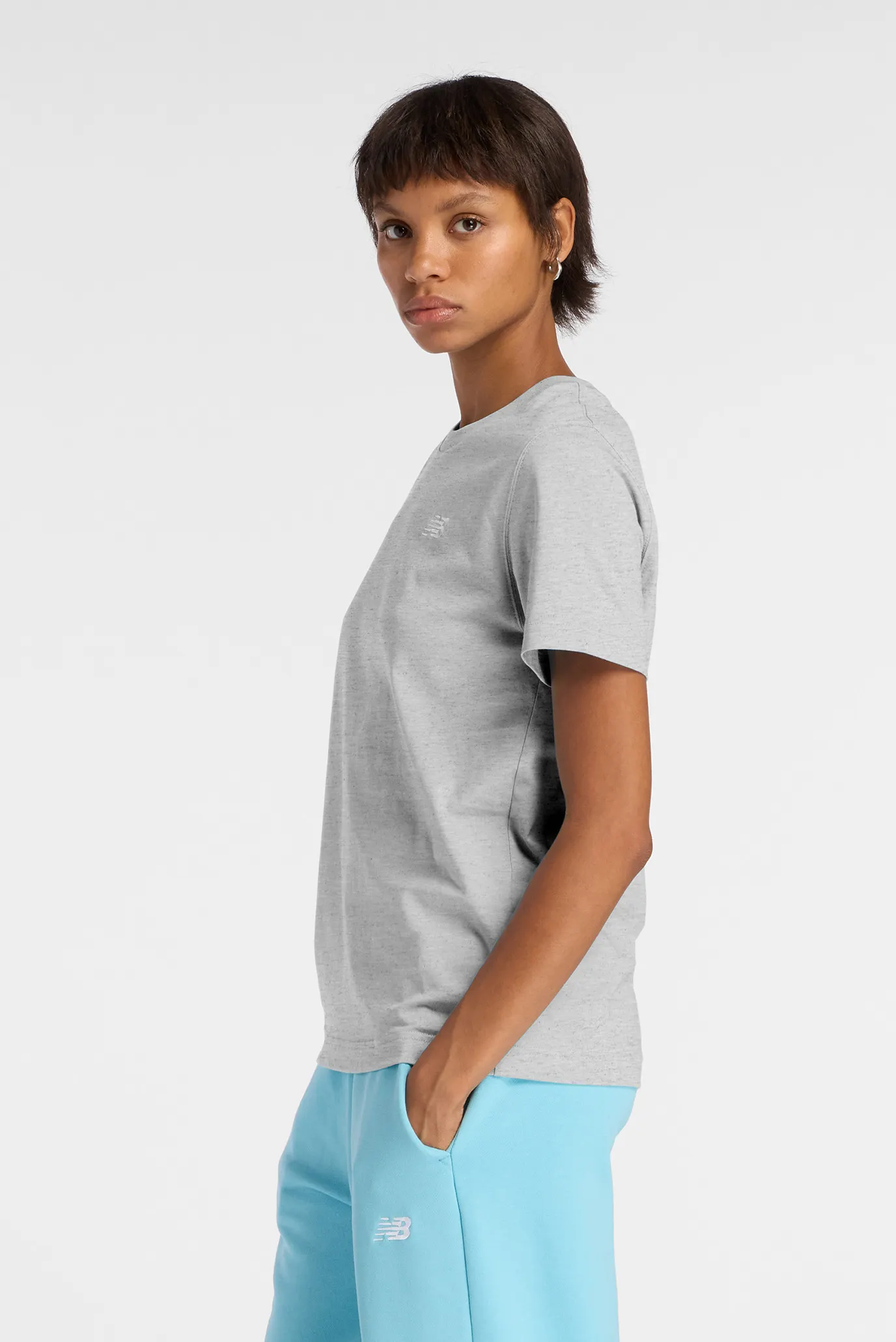 Женская серая футболка Essentials 3