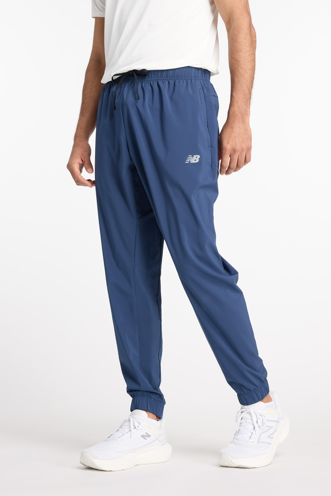Мужские синие спортивные брюки Sport Essentials Woven Jogger Синий S New Balance MP41011NNY Мужские синие спортивные брюки Sport Essentials Woven Jogger Синий S New Balance MP41011NNY