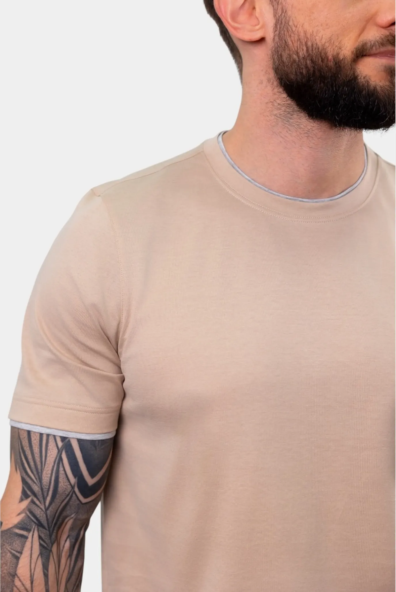 Чоловіча бежева футболка 4