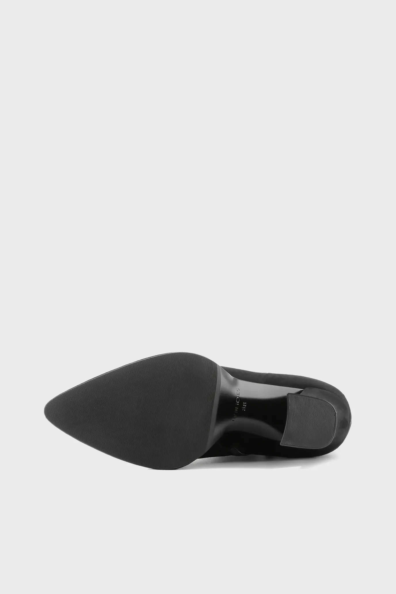 Женские черные замшевые ботильоны 6