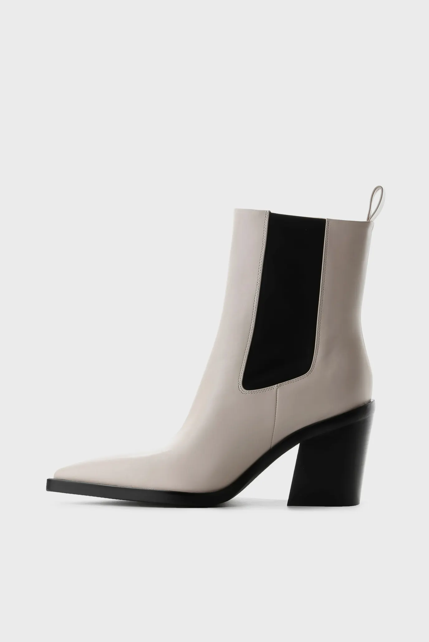 Женские белые кожаные ботильоны 2