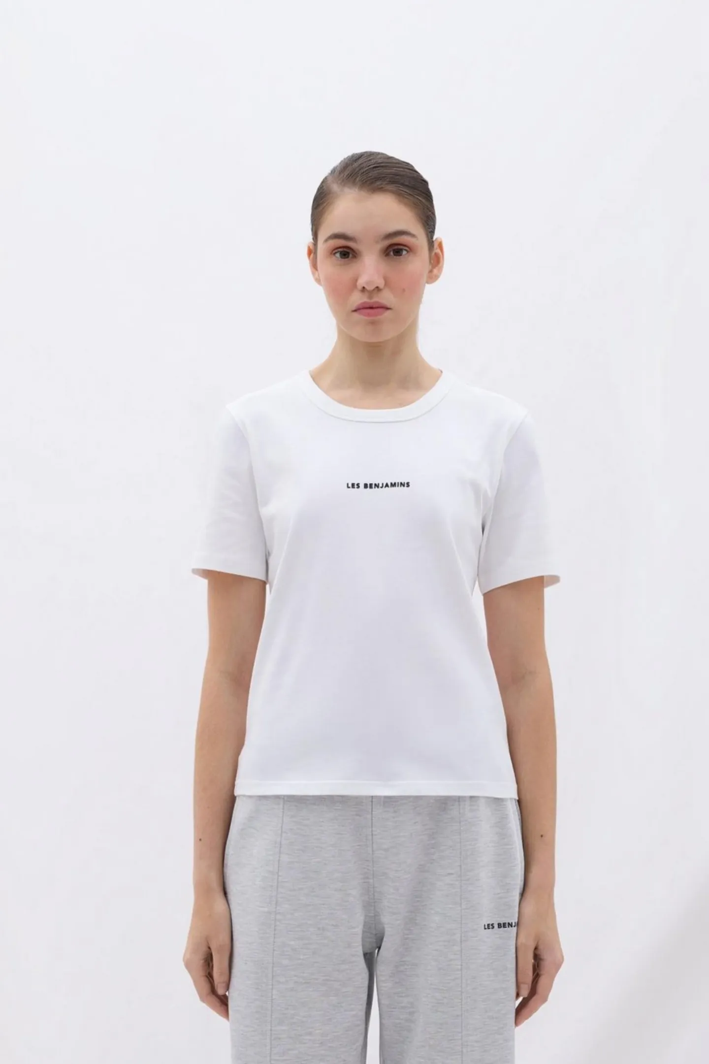 Жіноча біла футболка 1