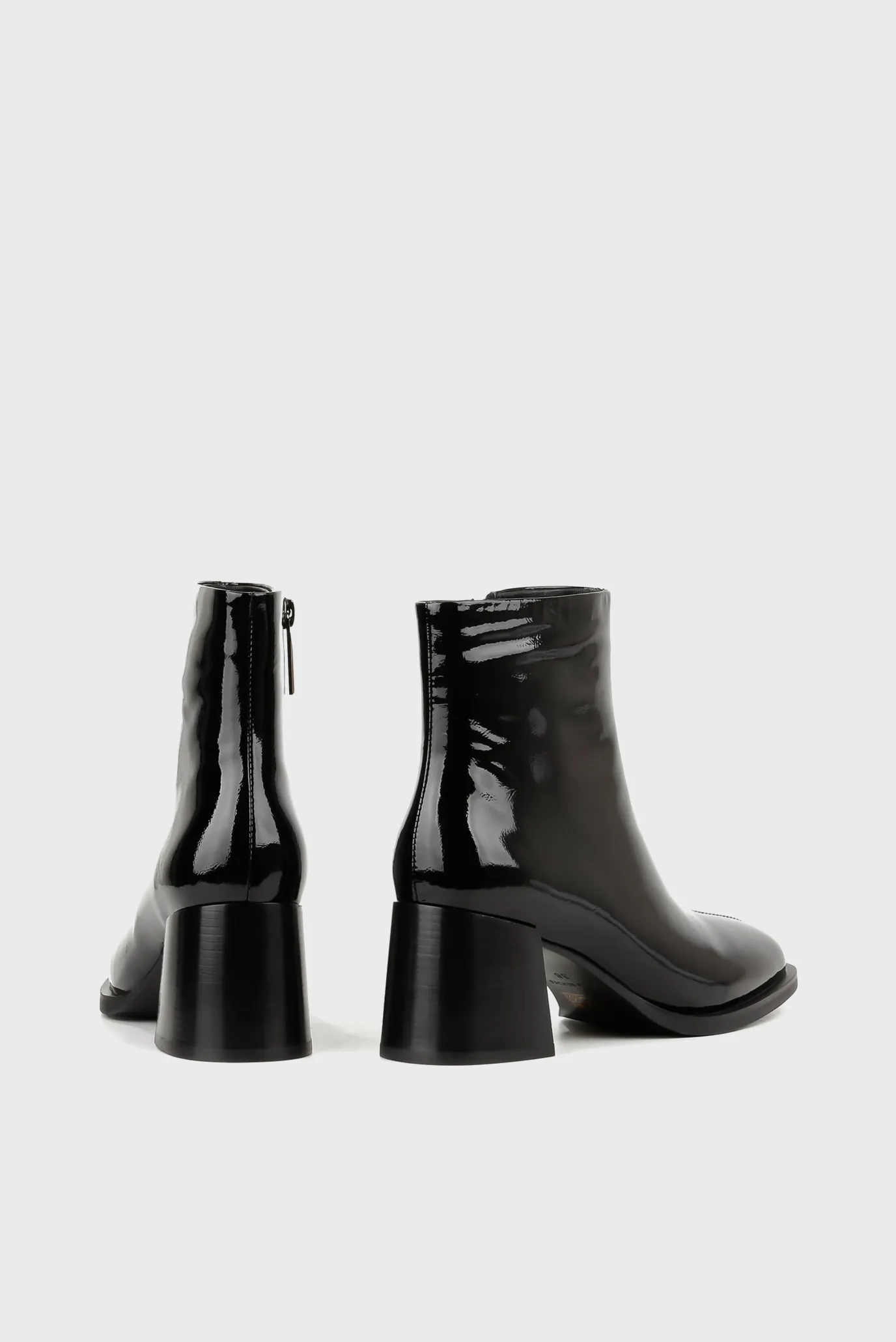 Жіночі чорні лакові ботильйони 4