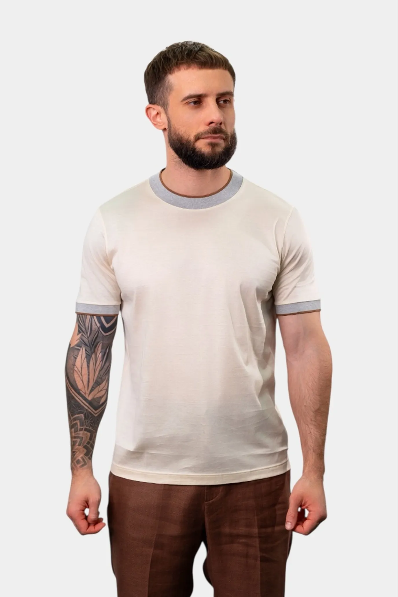 Чоловіча бежева футболка 1