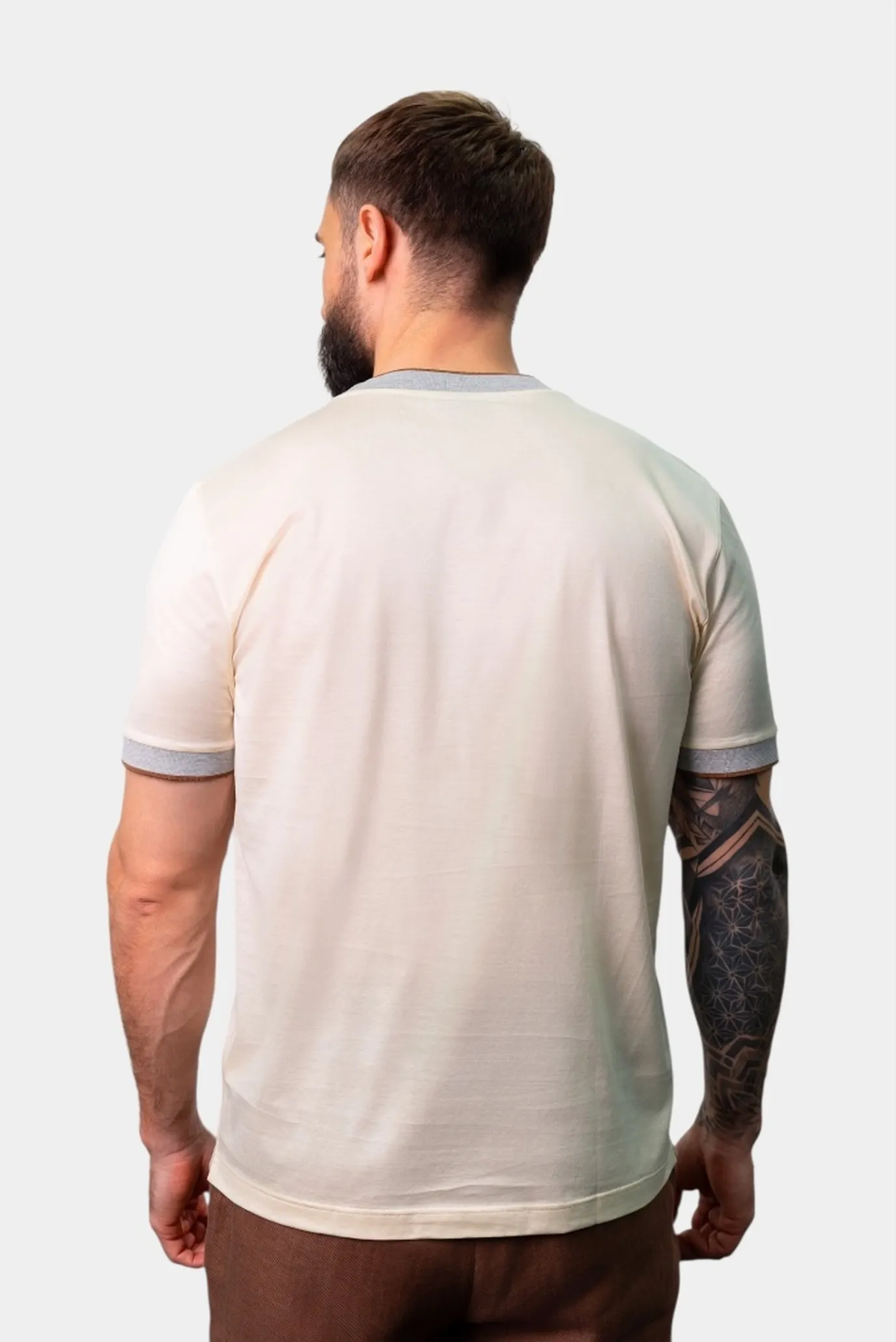 Чоловіча бежева футболка 2