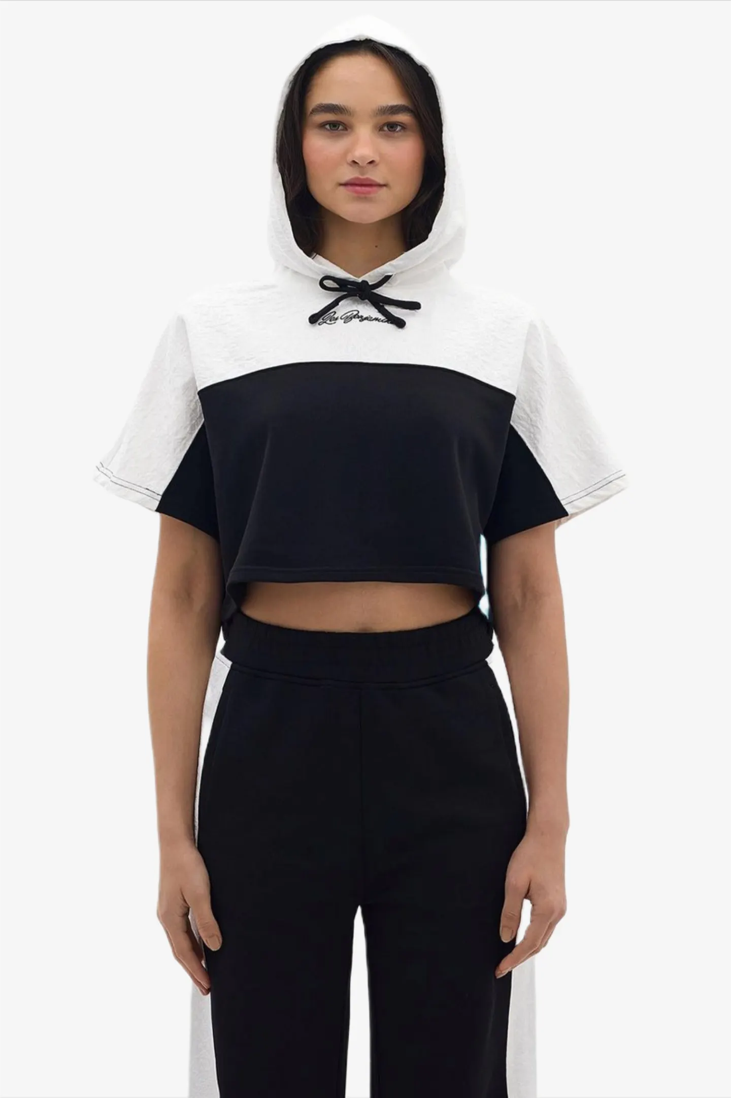 Женская черная толстовка 1