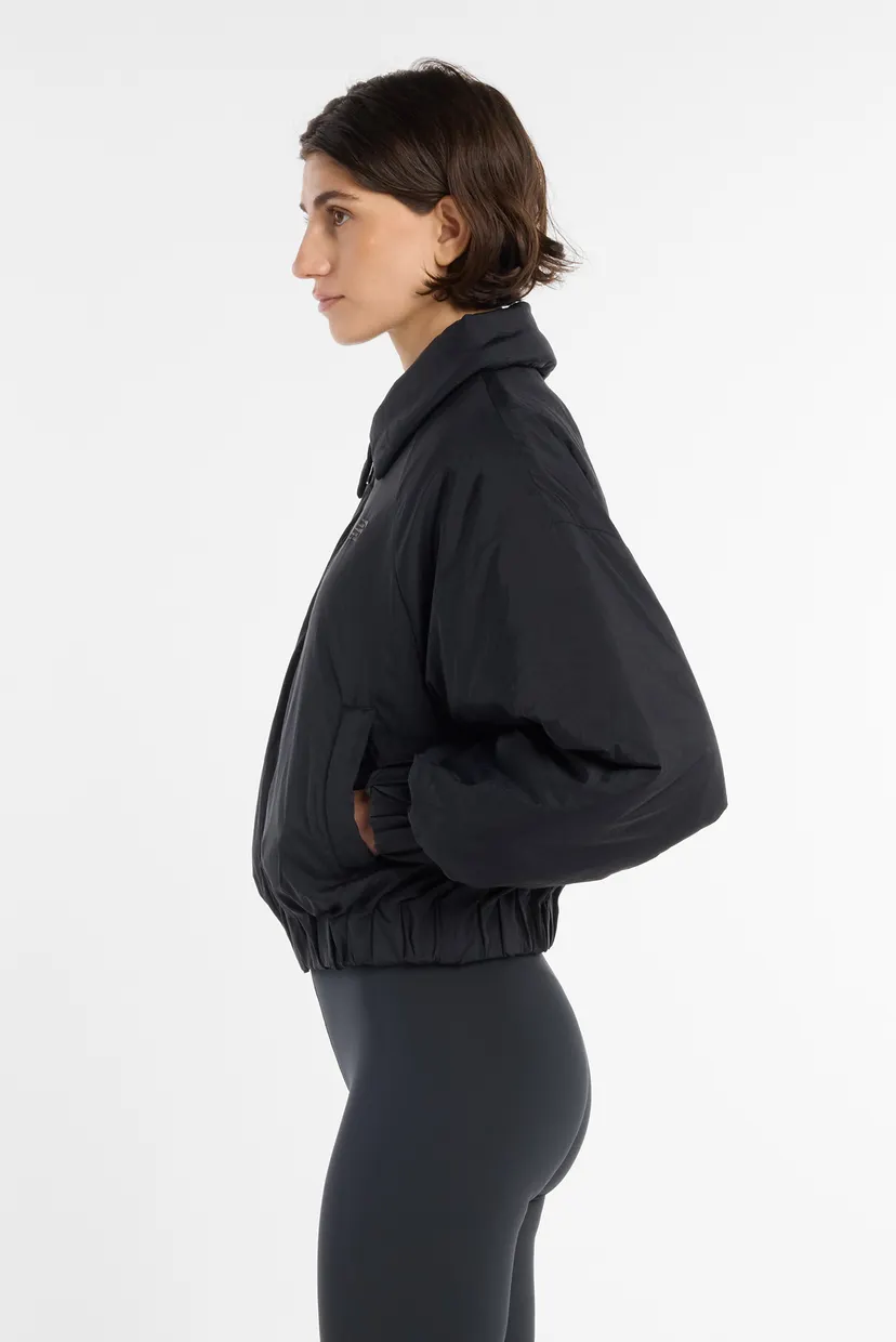 Женская черная куртка Woven Bomber Jacket New Balance WJ61D8YXBK