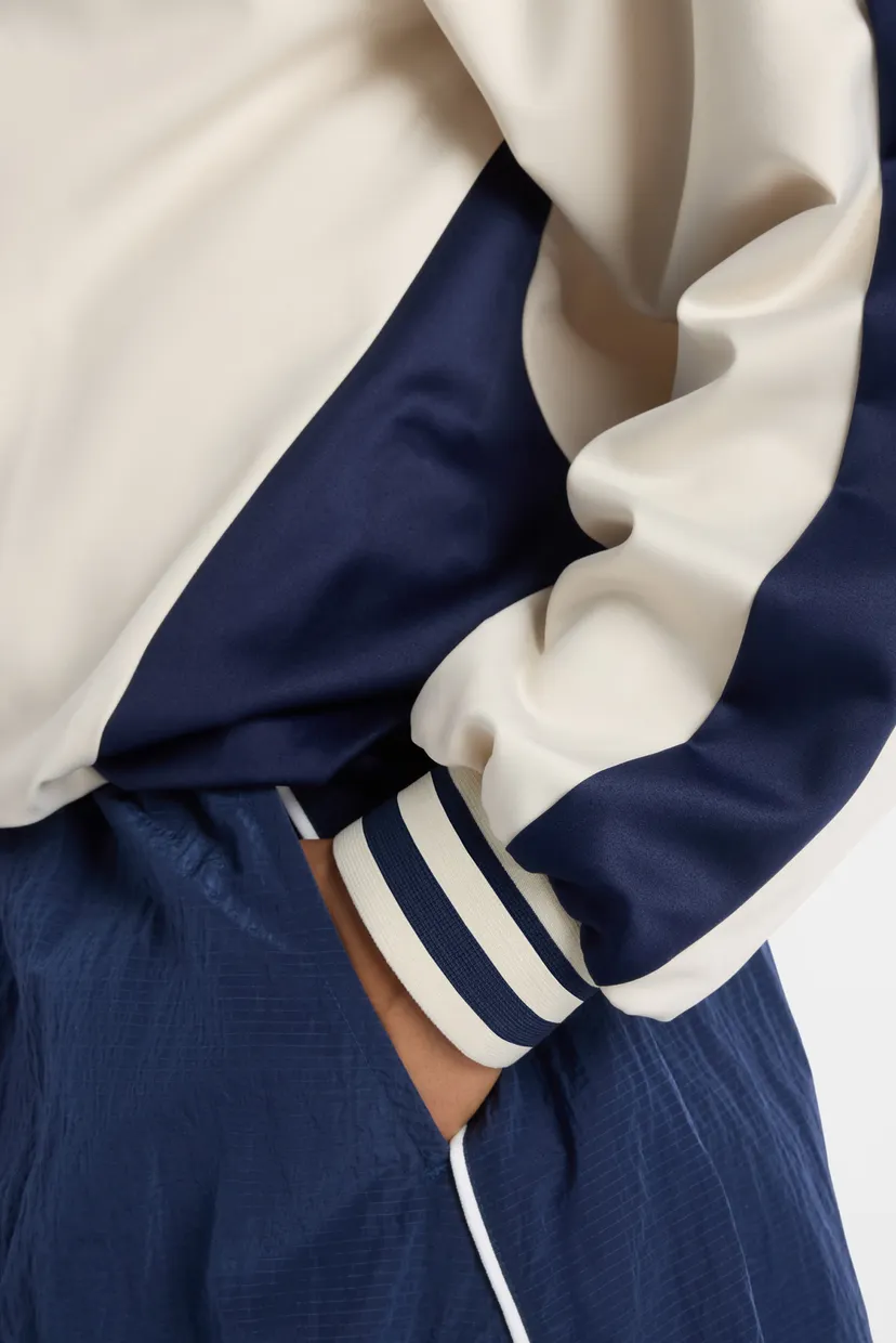 Жіночий бежевий реглан Satin Woven Pullover 6
