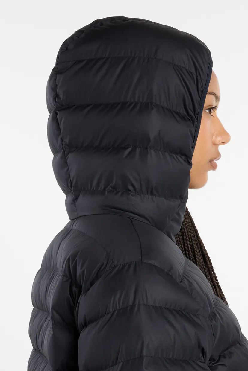 Жіноча чорна куртка Sport Essentials Hooded Puffer 6