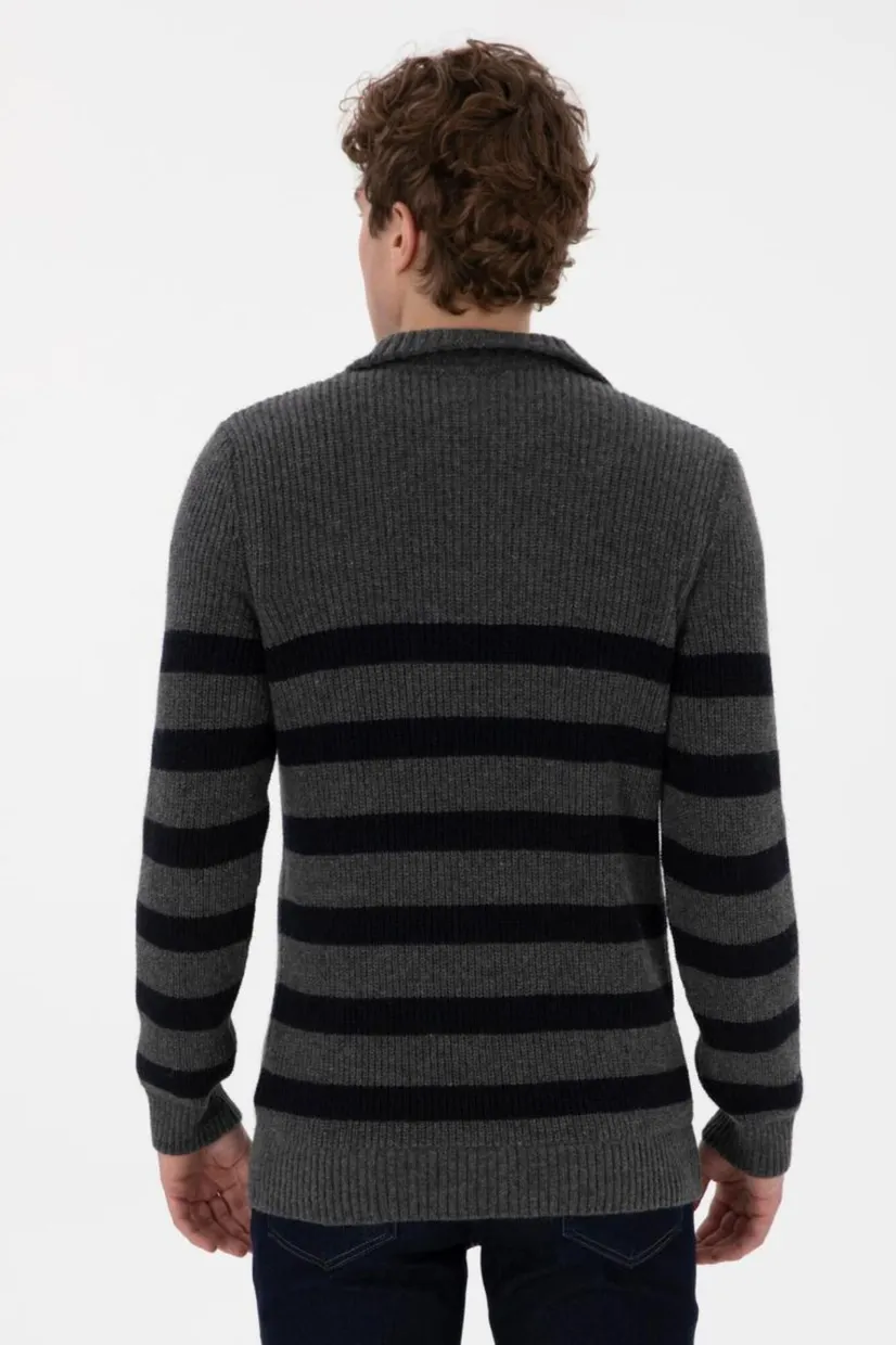 Мужской серый свитер 4