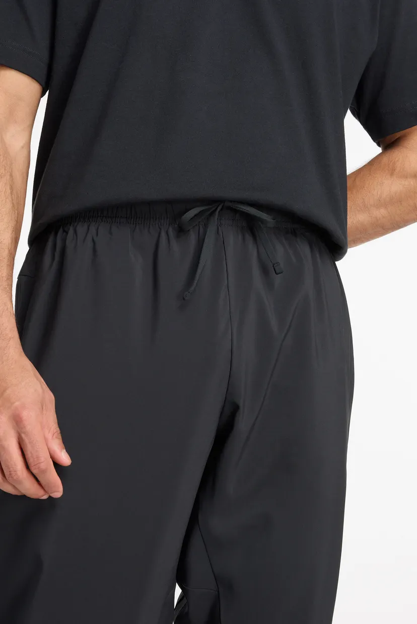 Мужские черные спортивные брюки Sport Essentials Woven Jogger 4