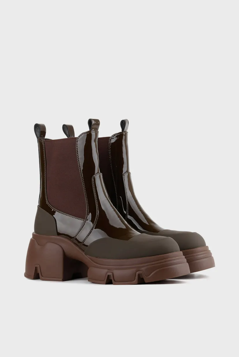 Жіночі коричневі лакові челсі LeBERDES 00000016114 — MD-Fashion