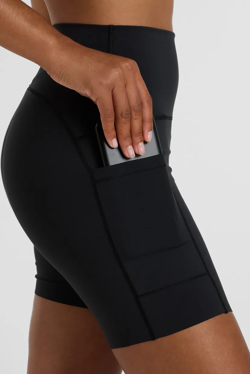 Жіночі чорні шорти NB Sleek Pocket High Rise Short 6