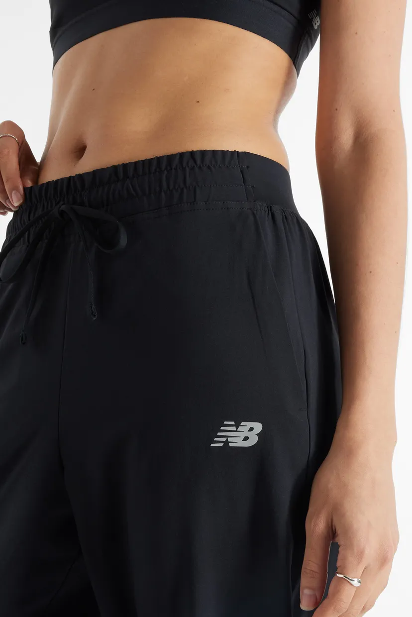 Жіночі чорні штани NB Essentials Performance 4