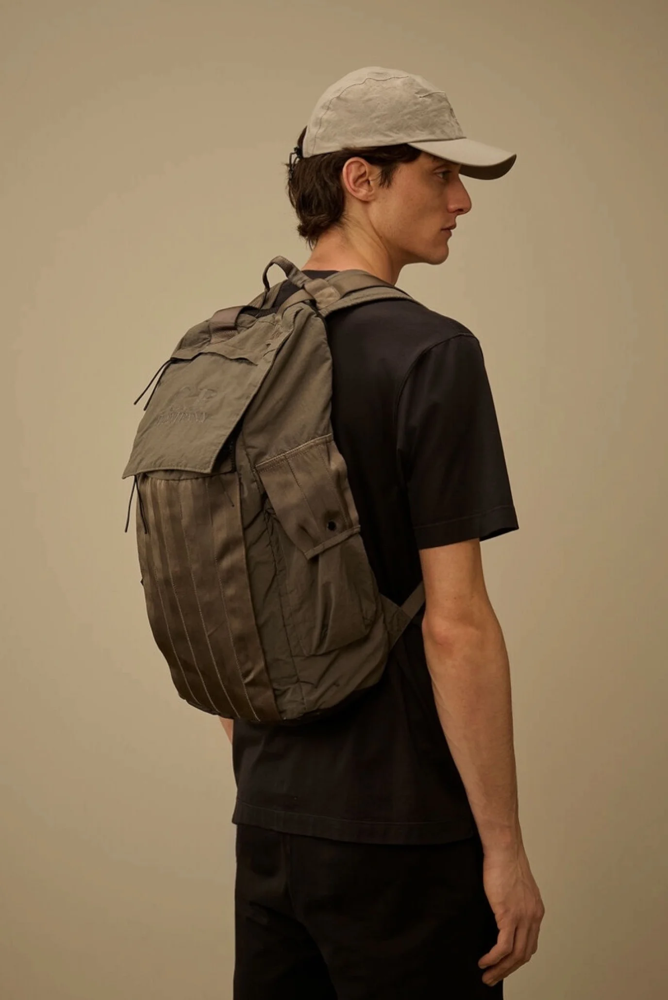 バッグ papapapa-papa Мужской оливковый рюкзак C.P. Company 13119 — MD-Fashion