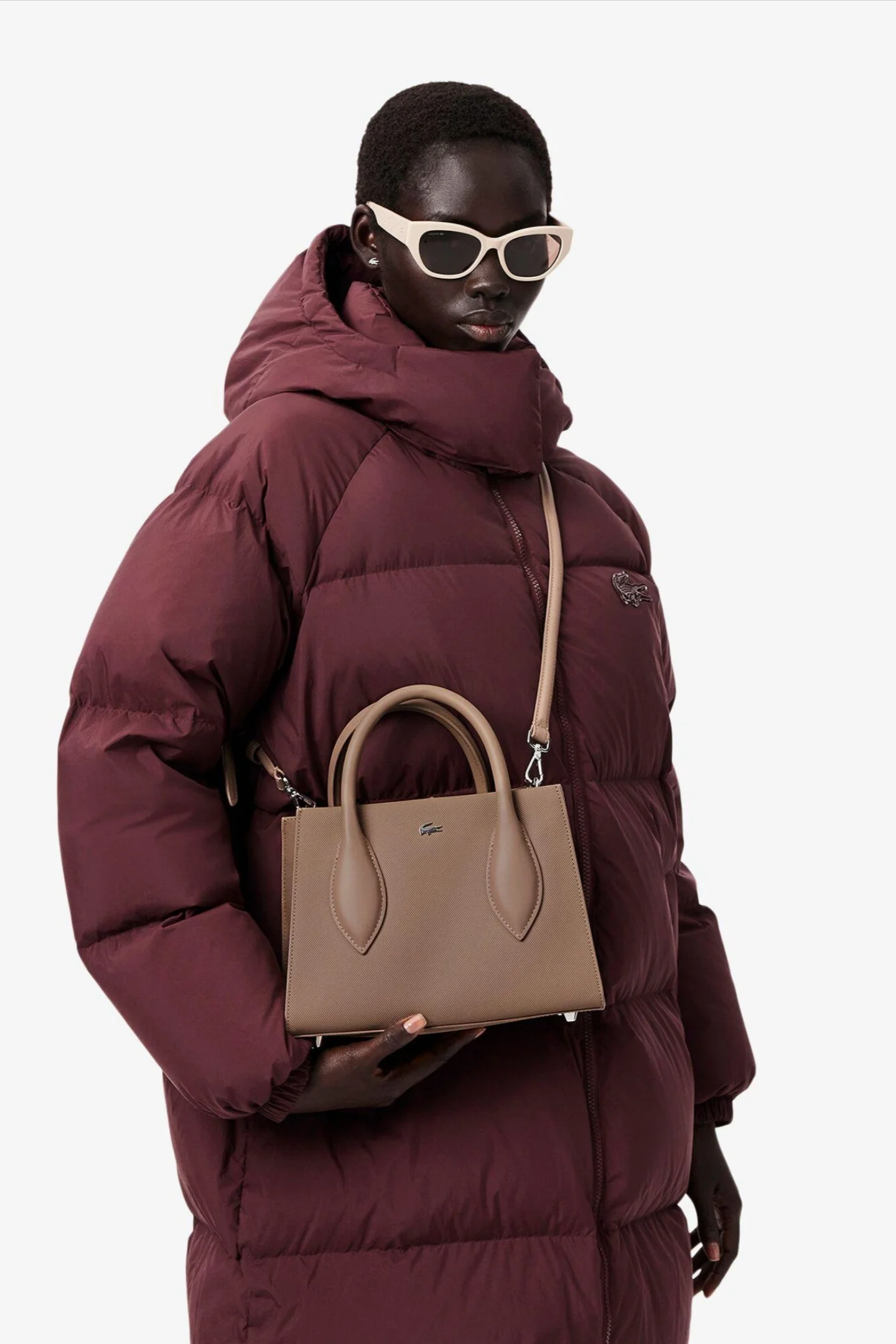 Женская бежевая сумка Lacoste NF4761DZN81 — MD-Fashion